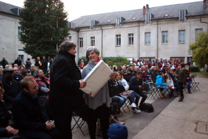 Louise Goodfellow, Godalming Town Clerk presents the Mayor of Joigny with a painting